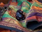 Ganesha mit Kashmir-Schal und Rajasthan-Wandteppich